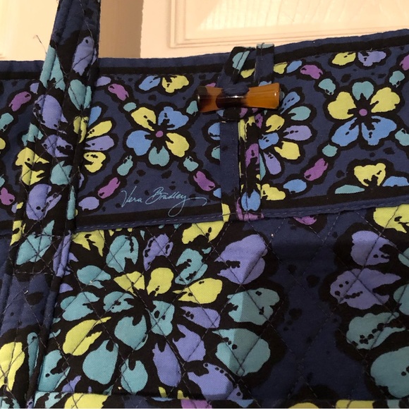Vera Bradley overnight bag - Picture 5 of 11